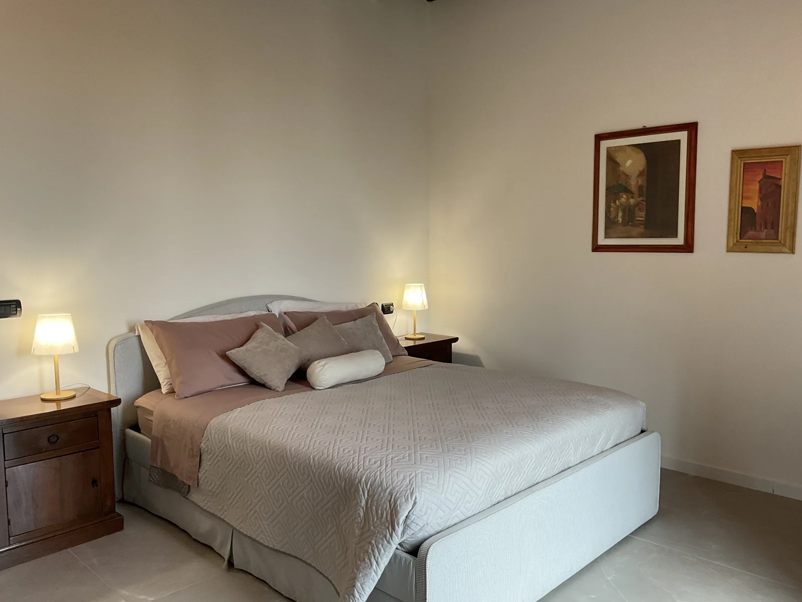Sol · Deltasol bedroom in neutral tones with a bed and bedside lamps